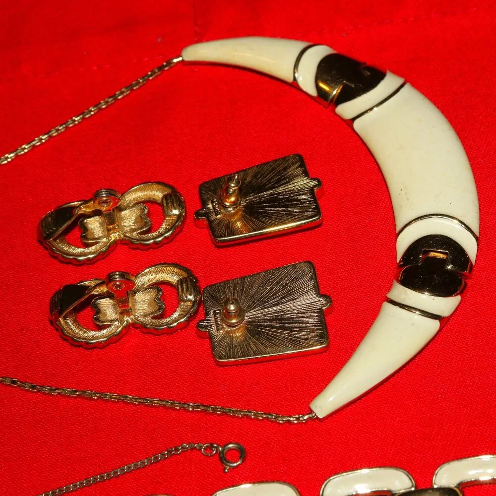 Monet jewelry set